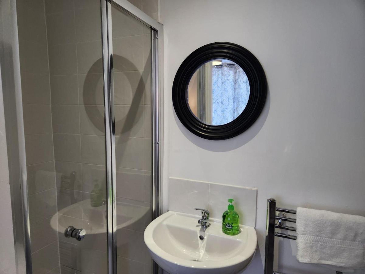 White House Ensuite Double Bedroom Warrington  Exterior foto